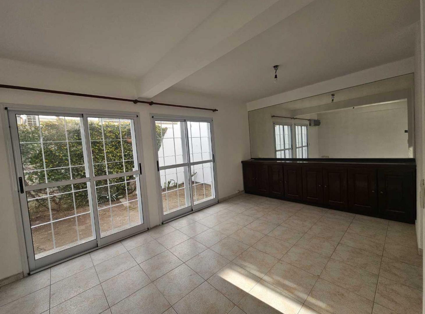 Foto de DUPLEX 3 DORMITORIOS EN ALQUILER COCHERA Y PATIO, imagen 1
