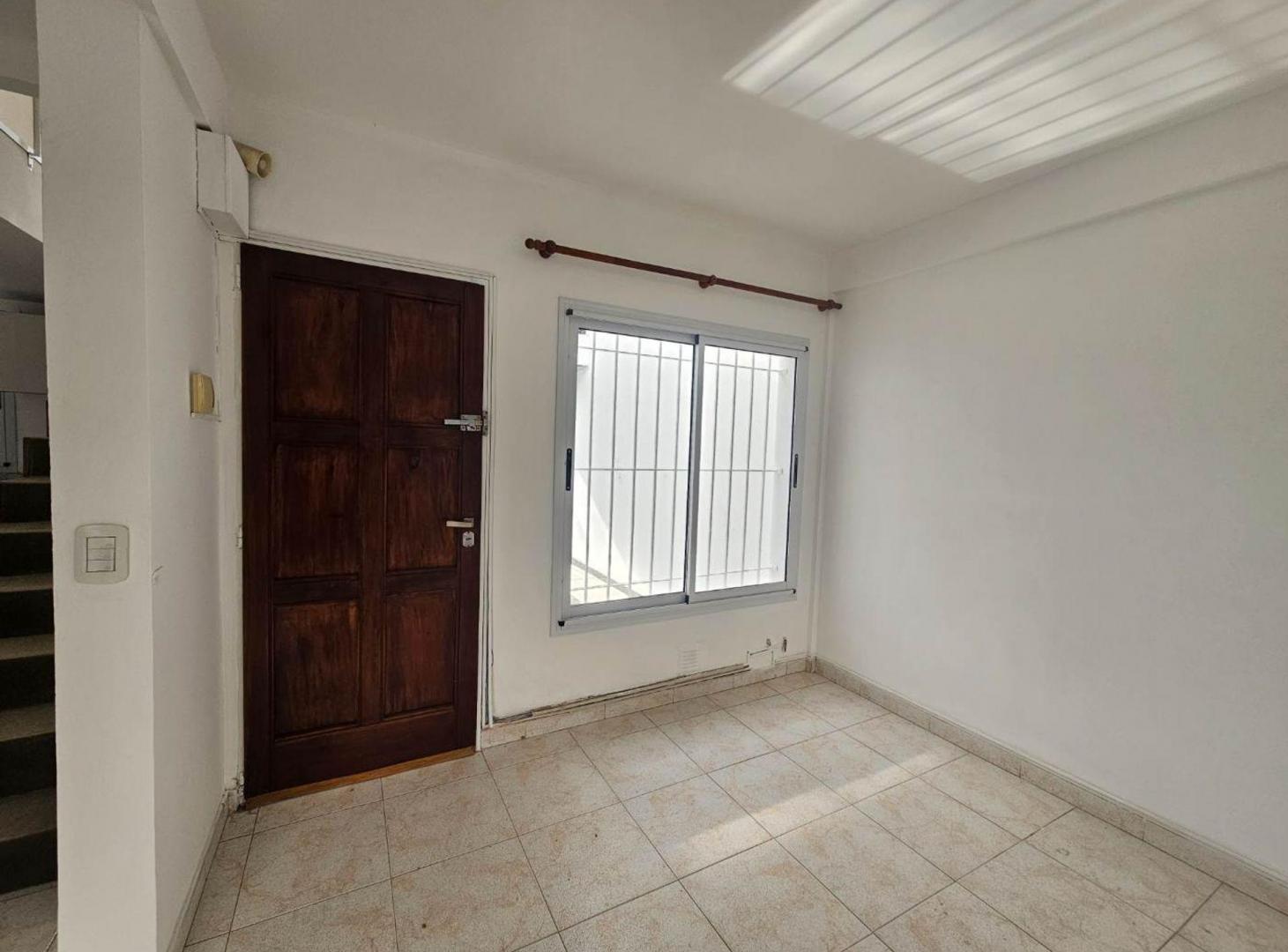 Foto de DUPLEX 3 DORMITORIOS EN ALQUILER COCHERA Y PATIO, imagen 4