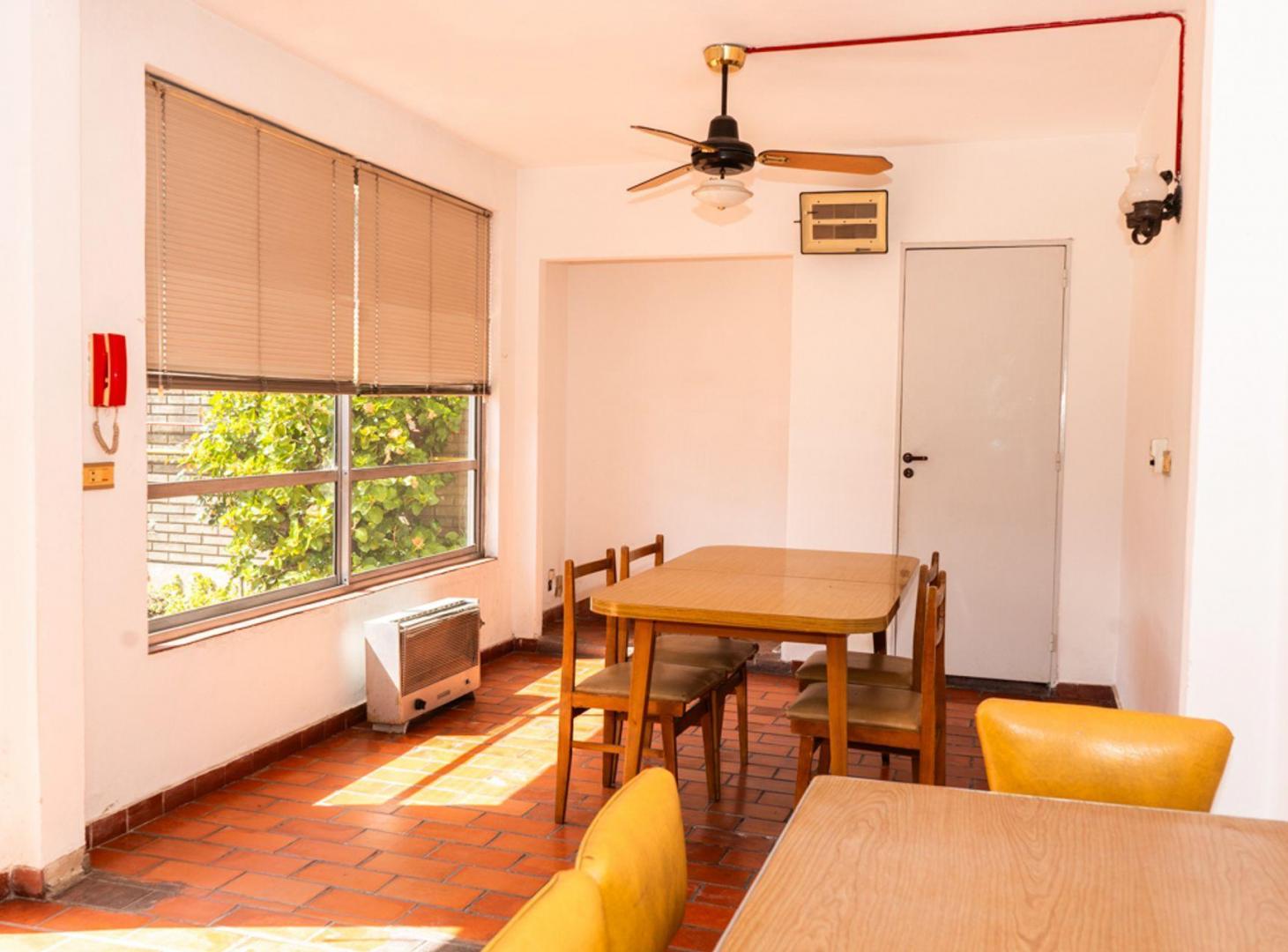 Foto de CASA DE 2 DORMITORIOS EN VENTA TOLOSA CON QUINCHO, imagen 2