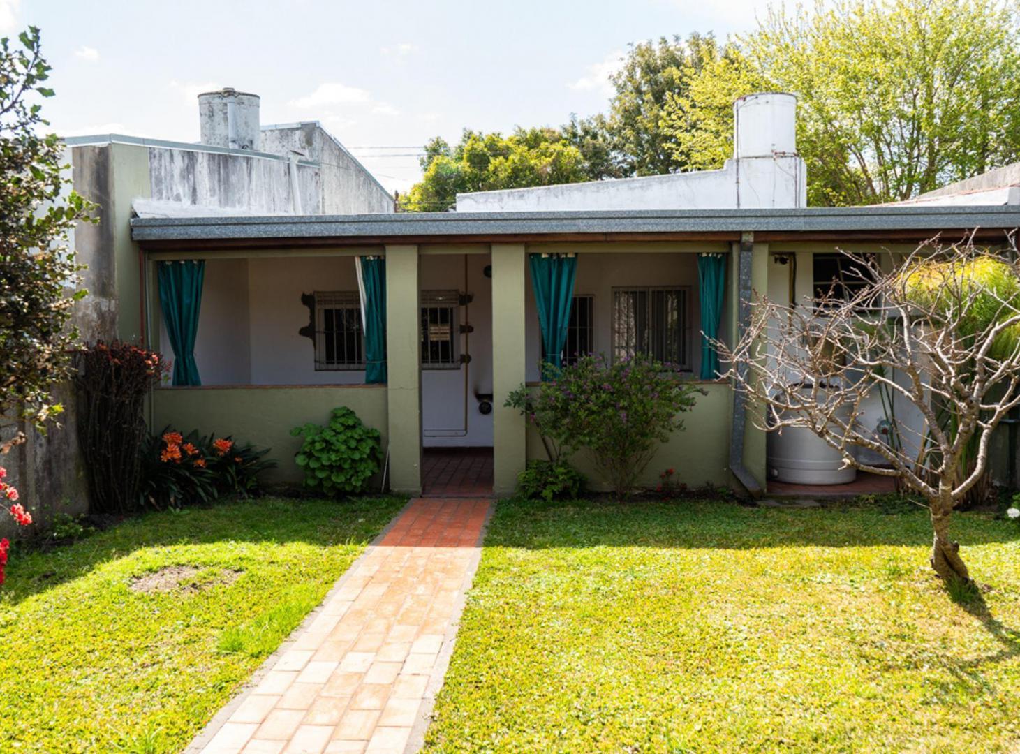 Foto de CASA DE 2 DORMITORIOS EN VENTA TOLOSA CON QUINCHO, imagen 4