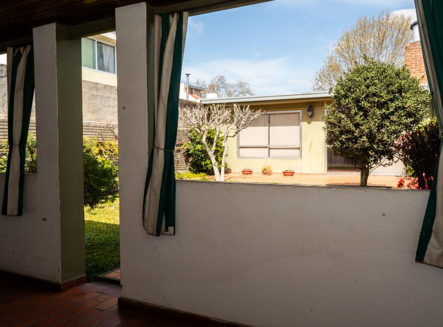 Foto de CASA DE 2 DORMITORIOS EN VENTA TOLOSA CON QUINCHO, imagen 5