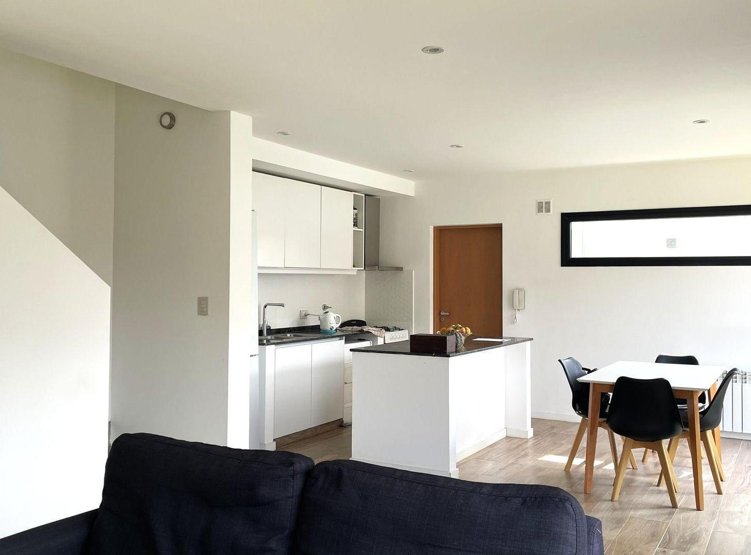 Foto de Departamento Dúplex en venta, Gonnet 4 ambientes., imagen 2