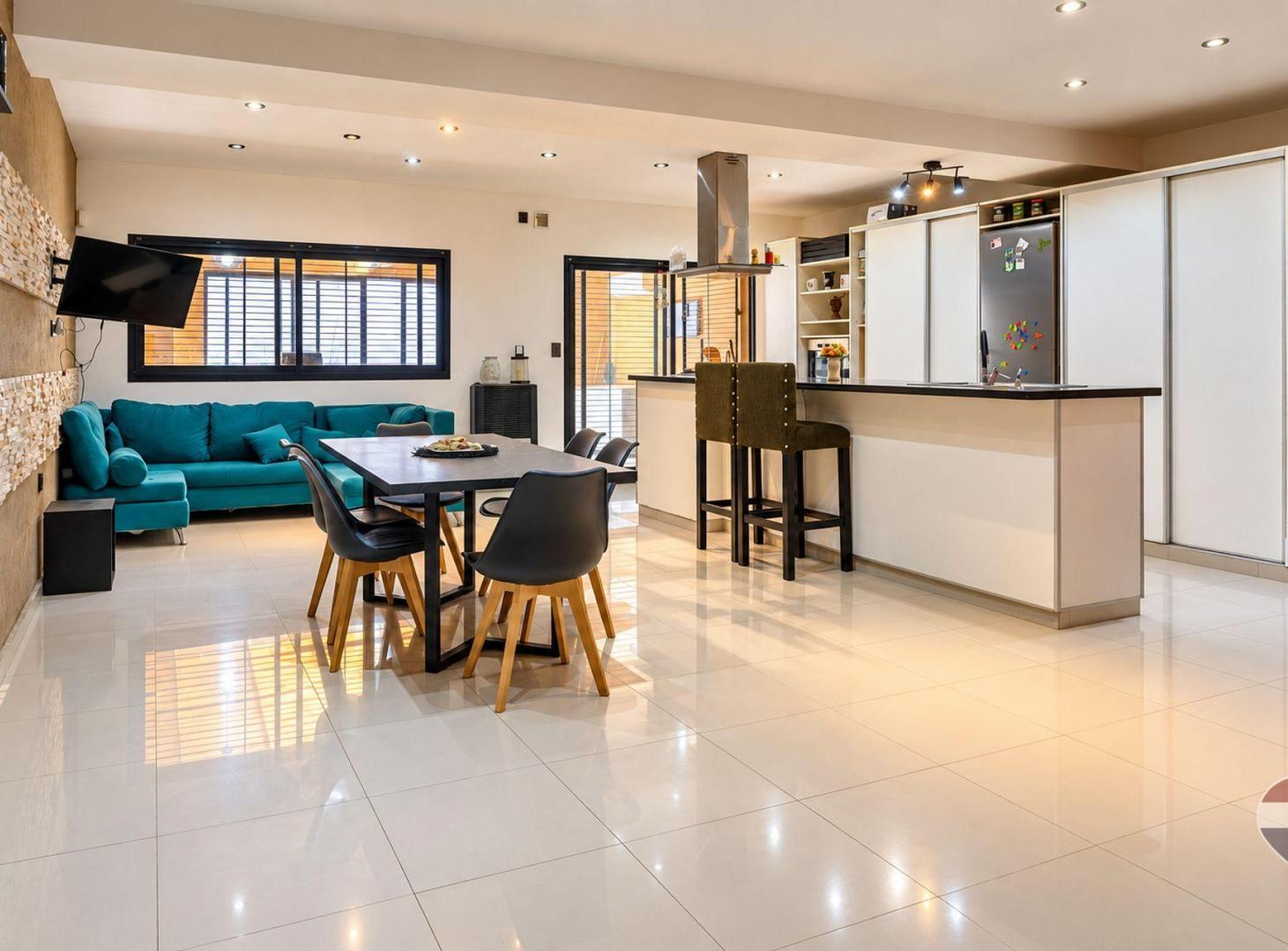 Foto de Casa de 3 dormitorios en venta La Plata, quincho, imagen 1