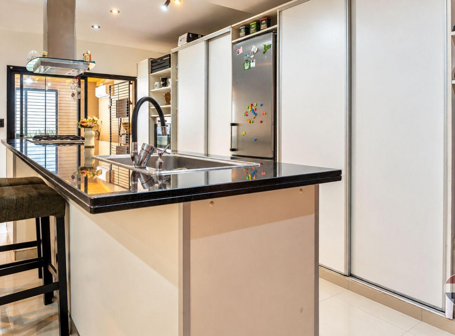 Foto de Casa de 3 dormitorios en venta La Plata, quincho, imagen 3