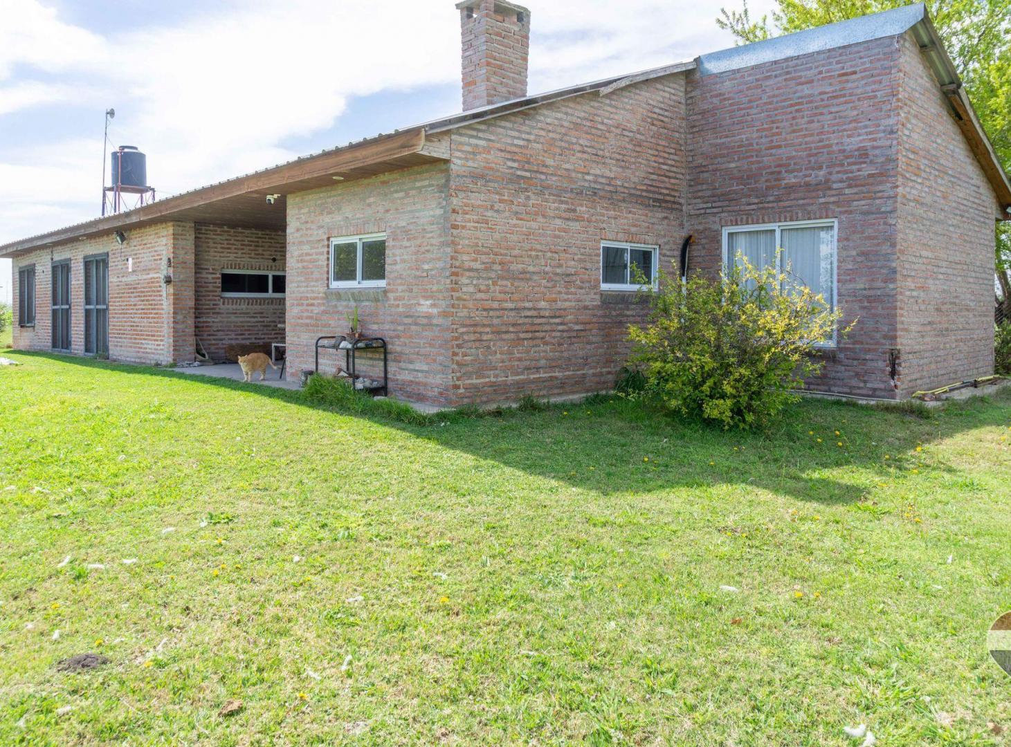 Foto de CASA 3 DORMITORIOS EN VENTA VILLA CASTELLS ., imagen 1