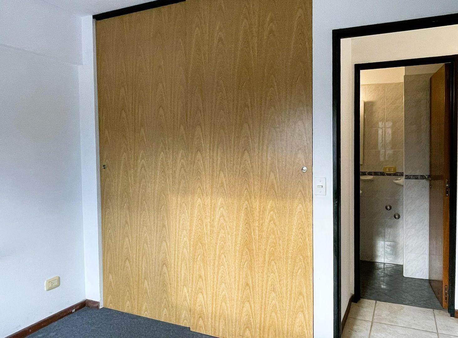 Foto de Departamento 1 Dormitorio en Venta en La Plata, imagen 2