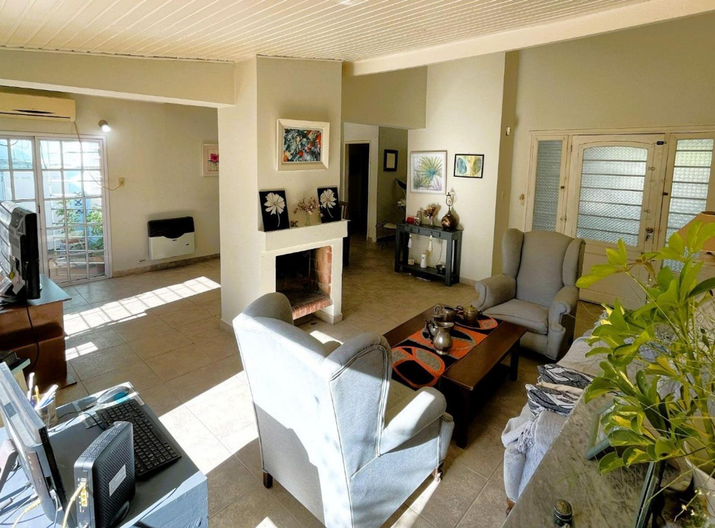 Foto de Casa 3 Dormitorios en Venta La Plata con Pileta, imagen 5