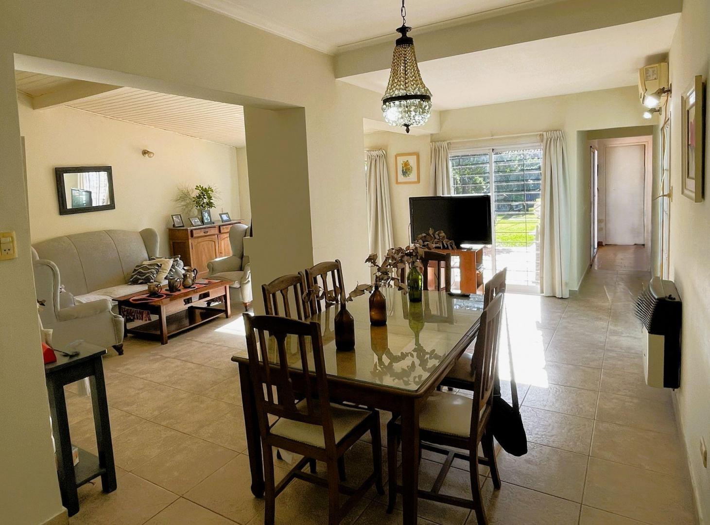 Foto de Casa 3 Dormitorios en Venta La Plata con Pileta, imagen 4