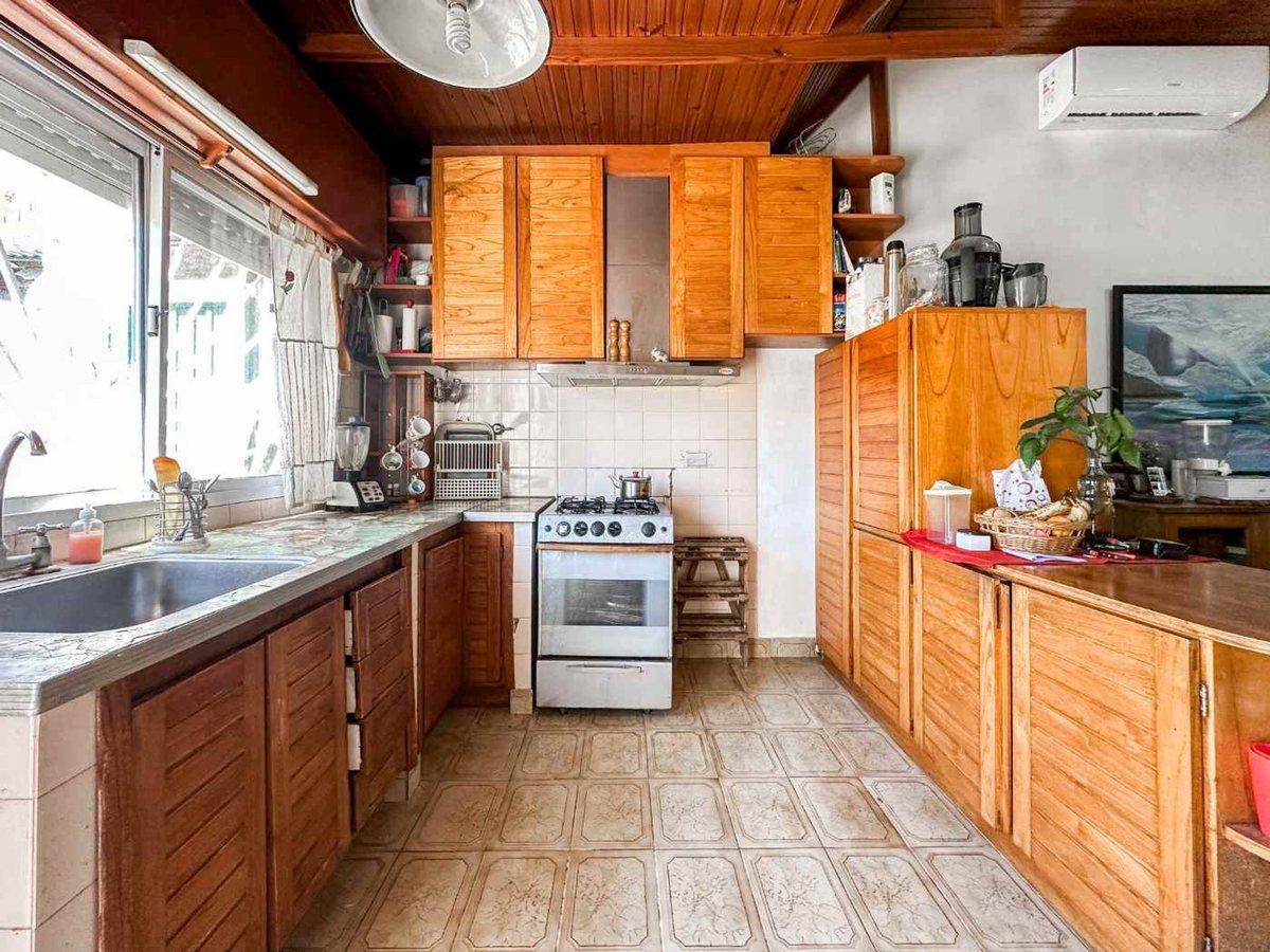 Foto de CASA 2 DORMITORIOS VENTA LA PLATA +PILETA+QUINCHO, imagen 5