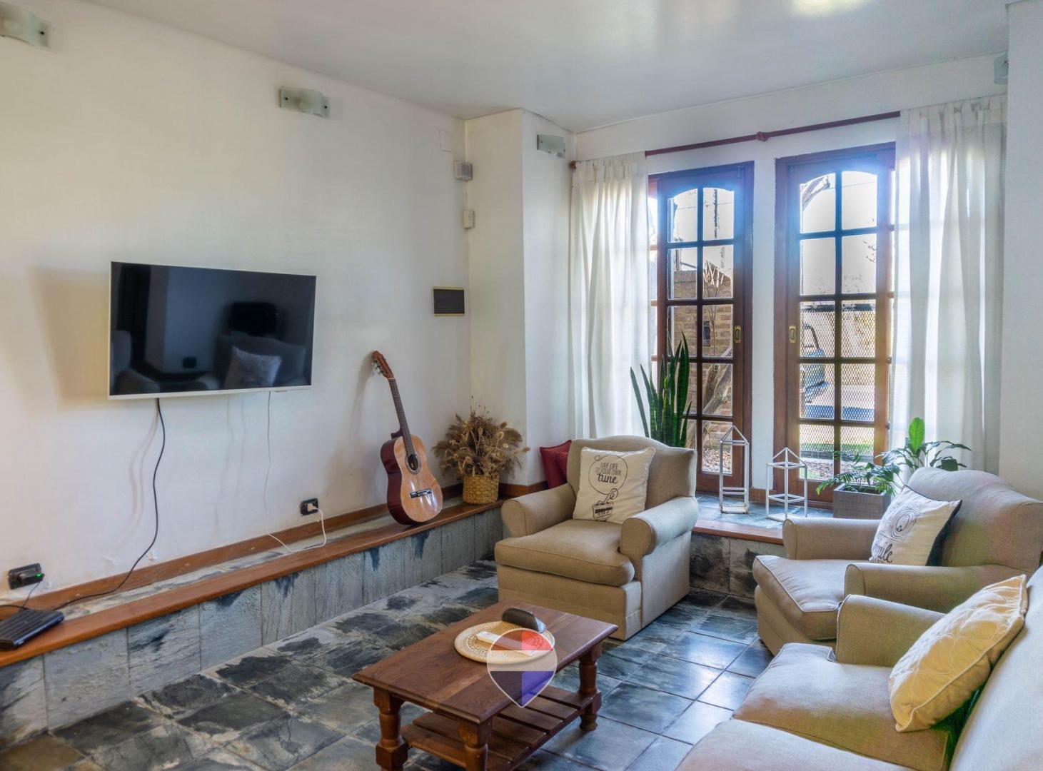 Foto de CASA 4 DORMITORIOS EN VENTA M.B GONNET -LA PLATA ., imagen 3