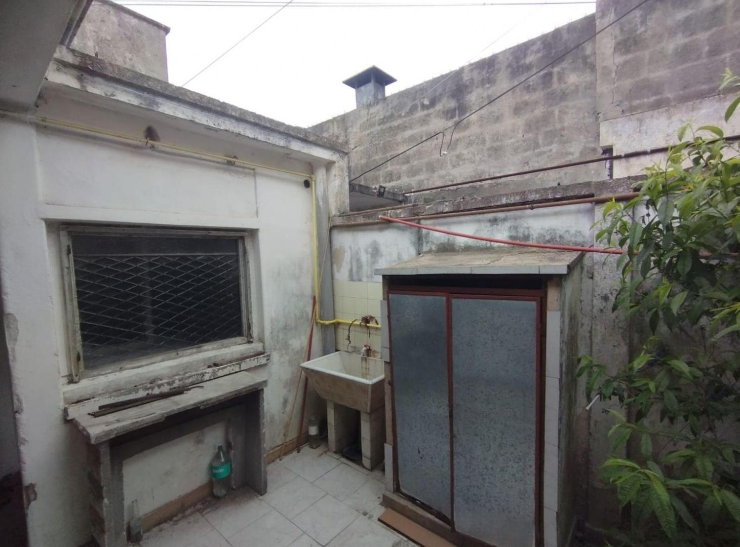 Foto de PH 2 DORMITORIOS VENTA LA PLATA A REFFACIONAR, imagen 1