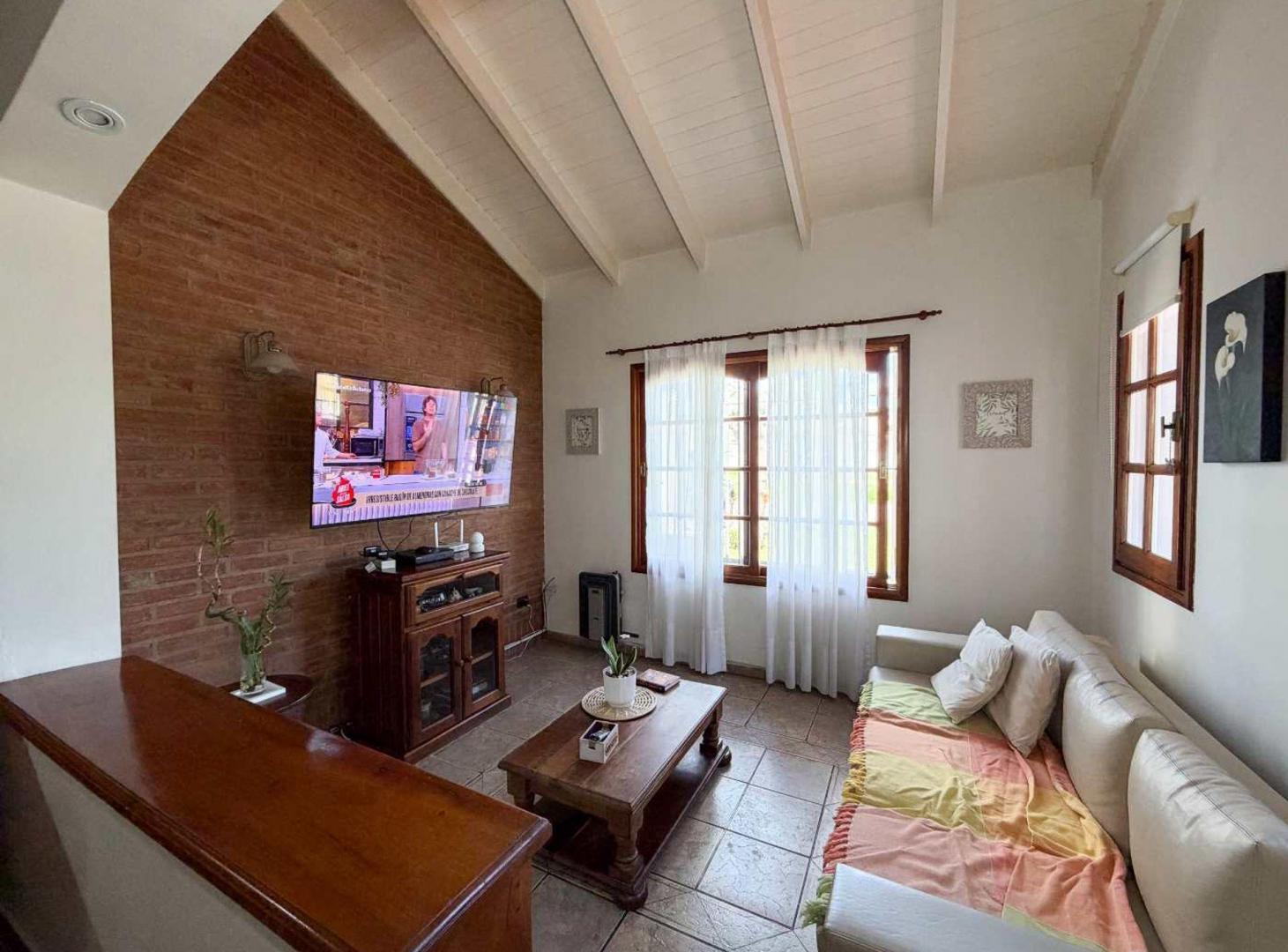 Foto de CASA 4 DORMITORIOS EN VENTA , LA PLATA CON PILETA, imagen 5