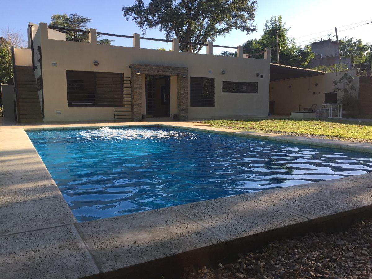Alquiler Casa 4 ambientes con pileta, quincho y gran parque – Sin expensas