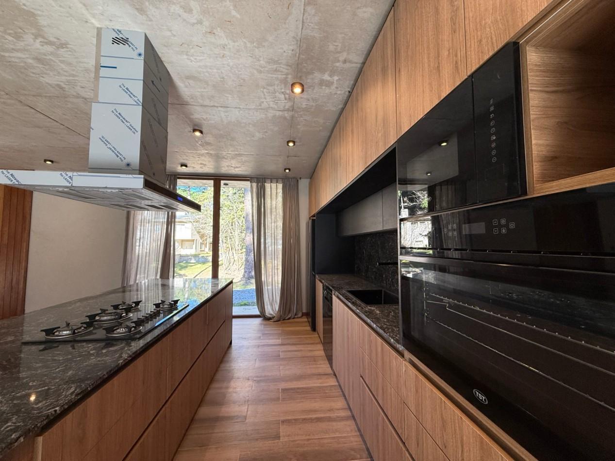 Foto de CASA EN VENTA 5 AMBIENTES EN CARILO, imagen 4