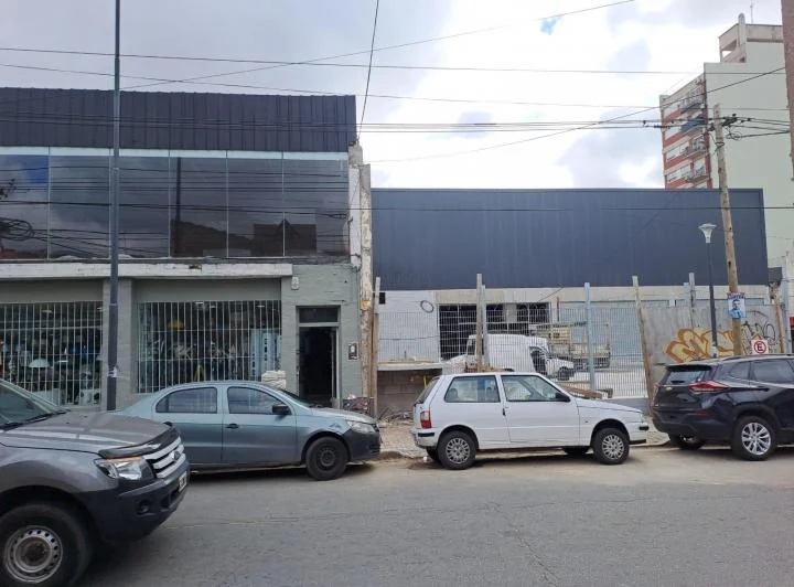 Local Centro Berazategui 13 Y 150 Unico /2 Pisos /580 M2/pegado Al Nuevo Super J 2