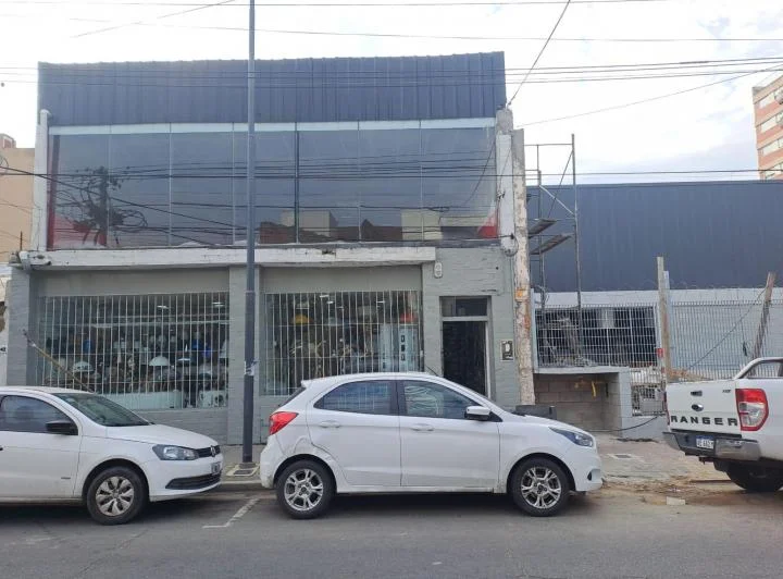 Local Centro Berazategui 13 Y 150 Unico /2 Pisos /580 M2/pegado Al Nuevo Super J 5