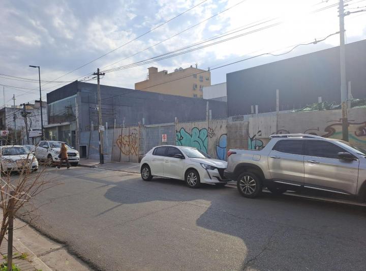 Local Centro Berazategui 13 Y 150 Unico /2 Pisos /580 M2/pegado Al Nuevo Super J 4
