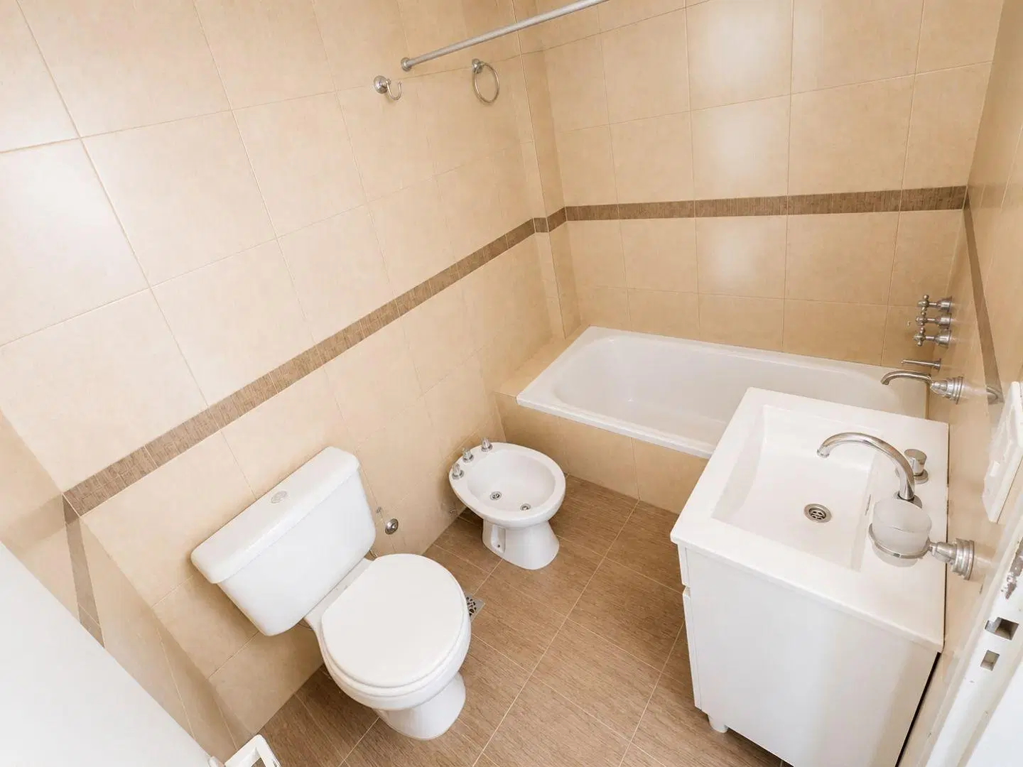 Alquiler de Departamento 2 Ambientes con cochera en Caseros 7