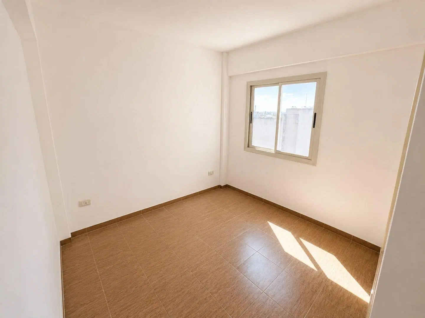 Alquiler de Departamento 2 Ambientes con cochera en Caseros 5