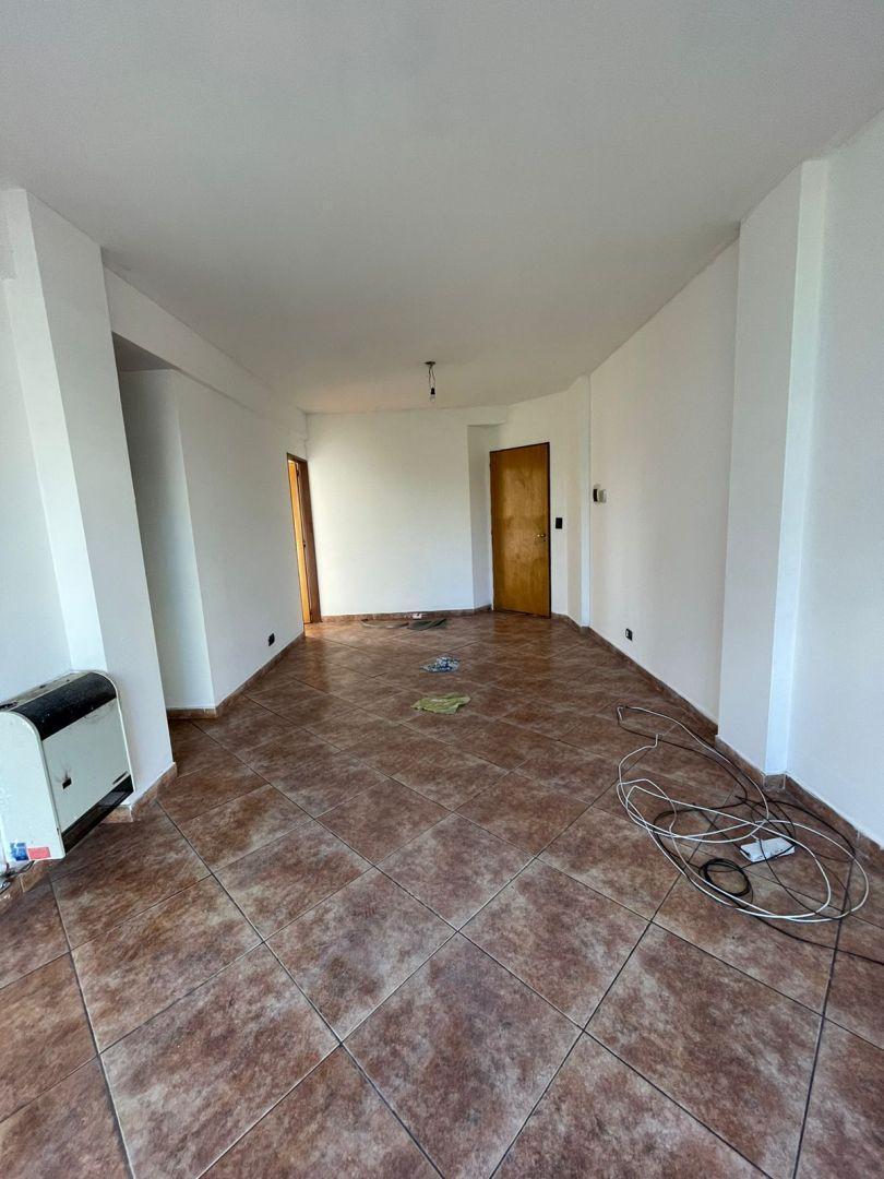 Foto de ALQUILER DE DEPARTAMENTO DE 2 AMBIENTES EN CASEROS CENTRO, imagen 1