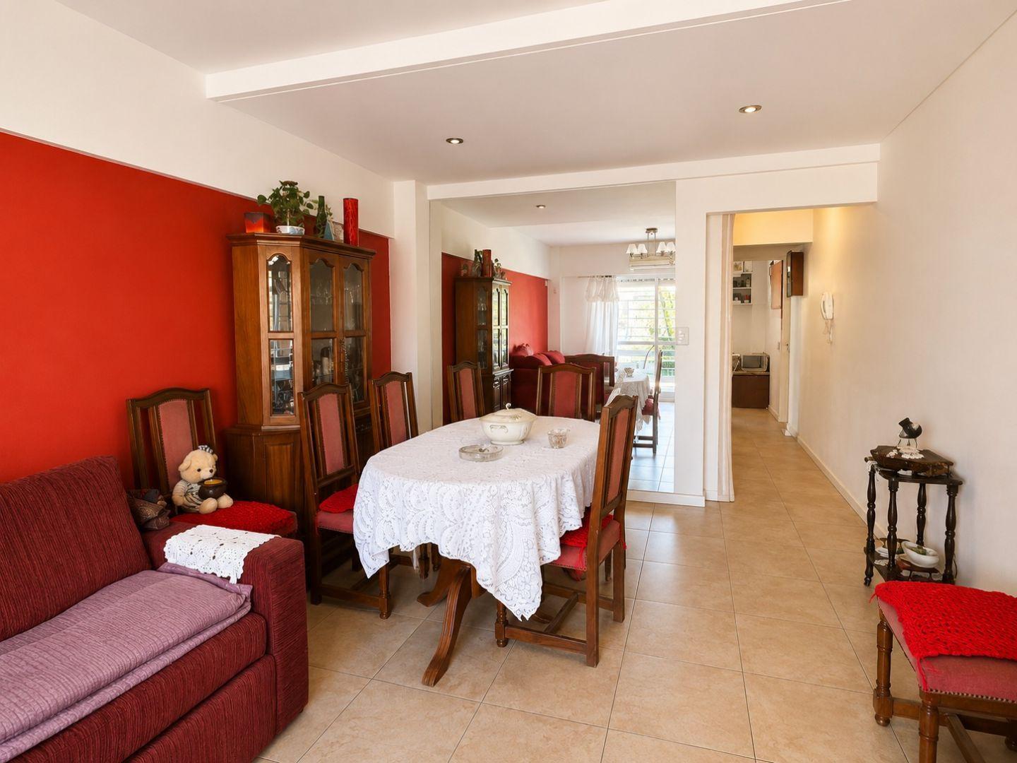 Foto de Venta de Casa 3 Ambientes con cochera en Villa Pueyrredón, Capital, imagen 2