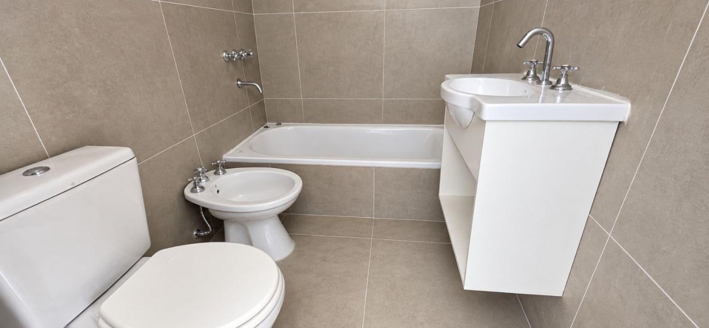 Foto de VENTA DEPARTAMENTO 2 AMBIENTES EN PLANTA BAJA CON PATIO EN CASEROS, imagen 1