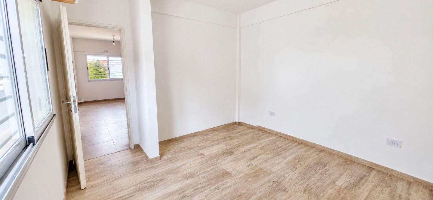 Foto de VENTA DEPARTAMENTO 2 AMBIENTES EN PLANTA ALTA CON TERRAZA EN CASEROS, imagen 4