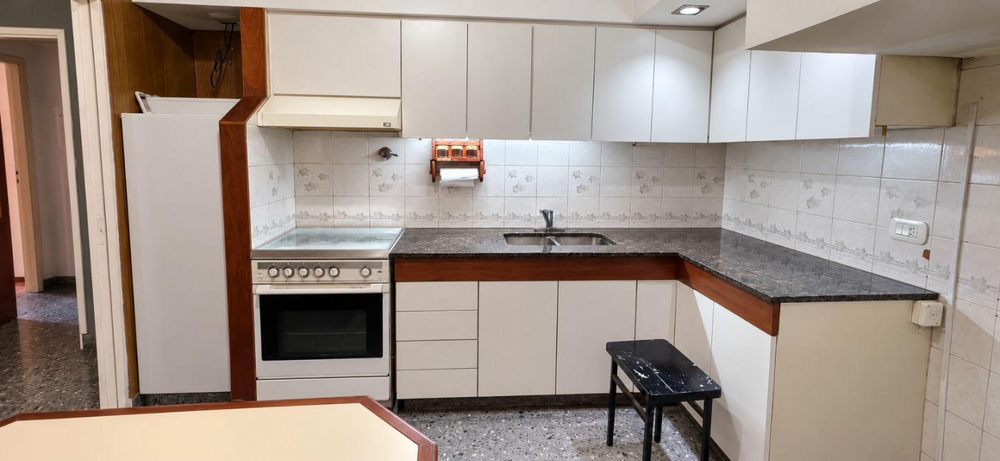 Foto de ALQUILER CASA 4 AMBIENTES CON COCHERA PARA 2 AUTOS Y TERRAZA - CENTRO, imagen 4