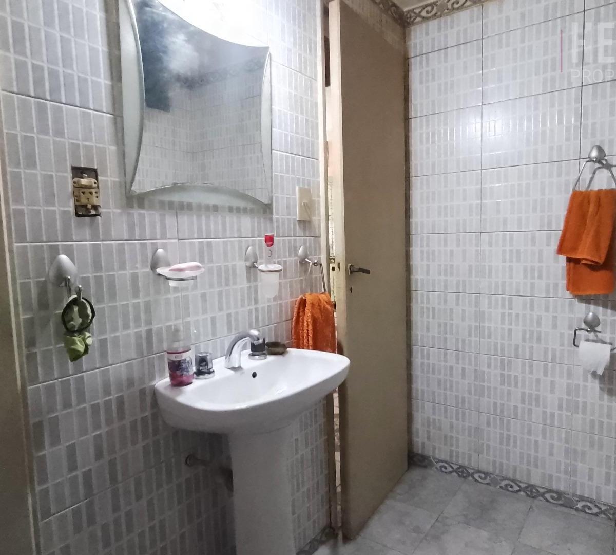 Departamento 4 Ambientes con Cochera Descubierta, Banfield 2
