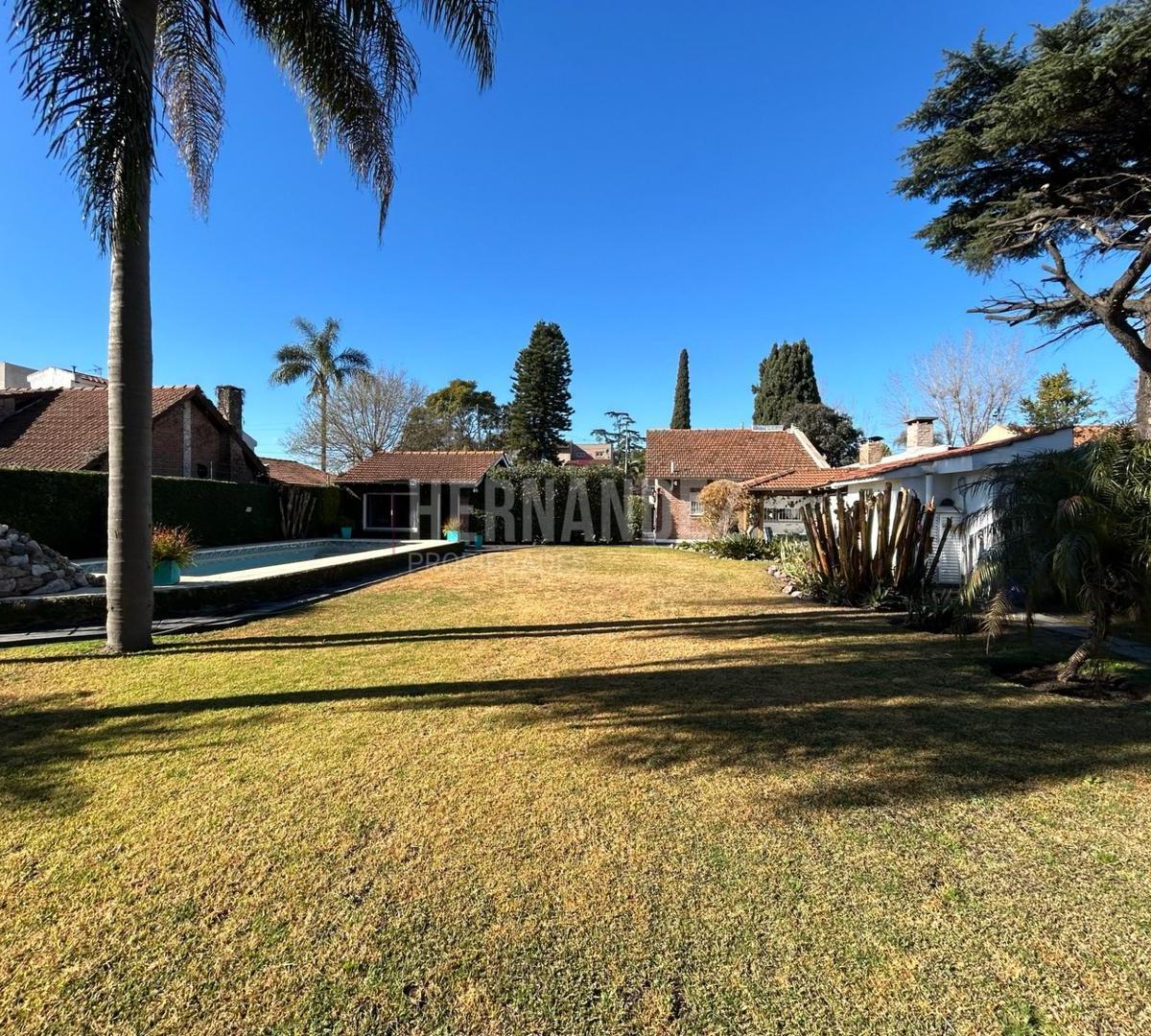 CASA QUINTA 4 AMB, PARQUE PISCINA, QUINCHO, PARRILLA. 1200M2