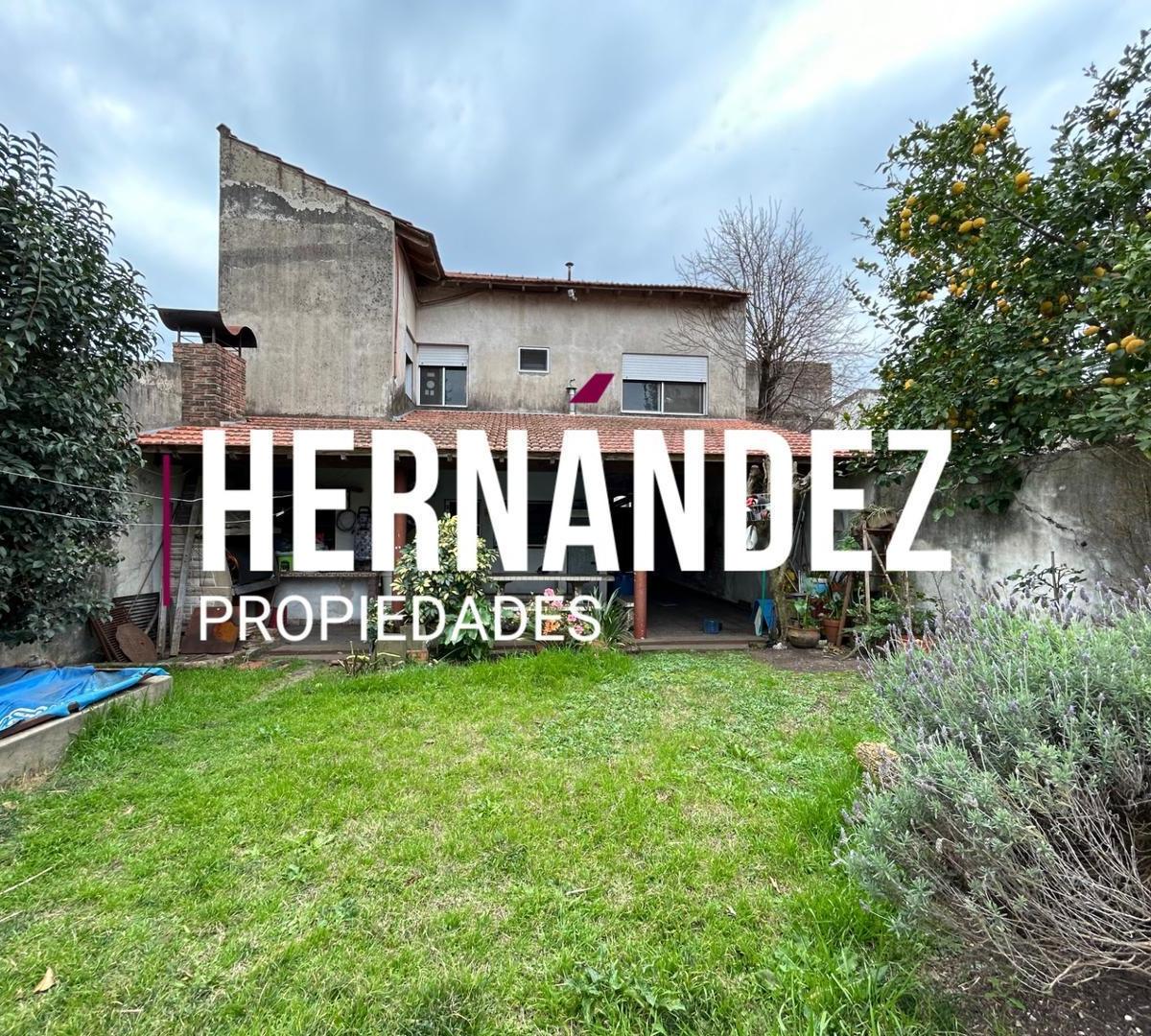 CASA 4 AMBIENTES, PARQUE, GALERIA Y COCHERA DOBLE