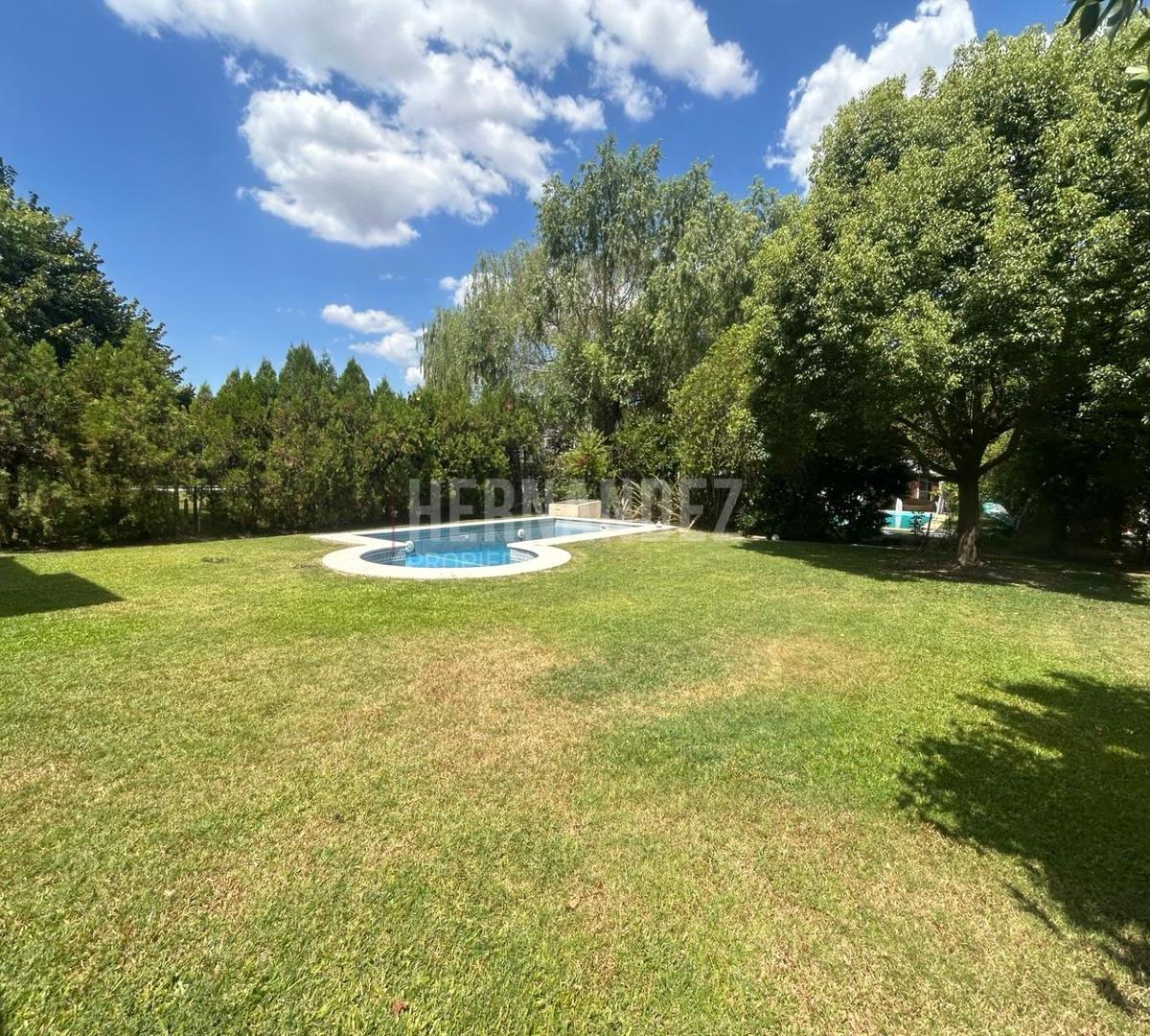 Chalet 5 Ambientes, Parque, Piscina, Galeria y Parrila 4