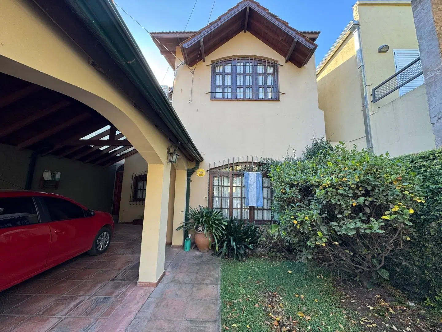 CHALET 6 AMB, PARQUE CON PISCINA, QUINCHO Y COCHERA DOBLE. 5