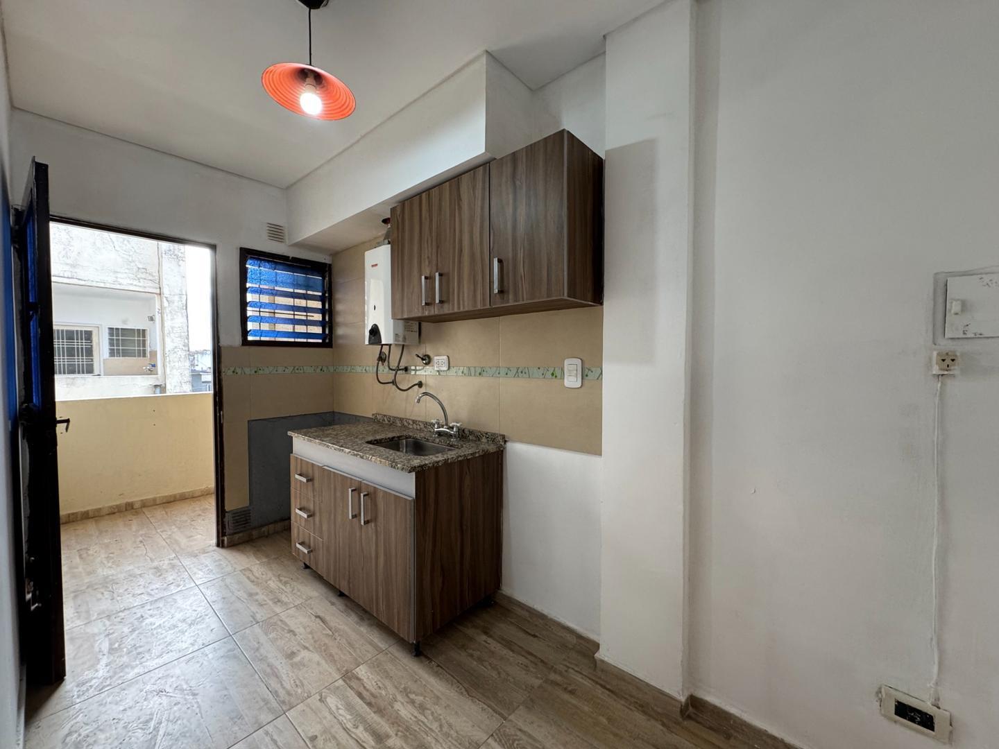 Foto de DEPARTAMENTO 2 AMBIENTES CON BALCÓN, BANFIELD RESIDENCIAL., imagen 2
