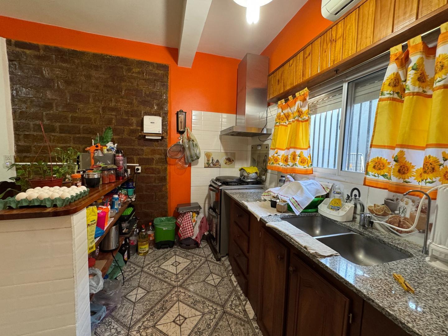 Foto de VENTA 2 CASA EN BLOQUE, 3 AMB, COCHERA Y PATIO, imagen 3