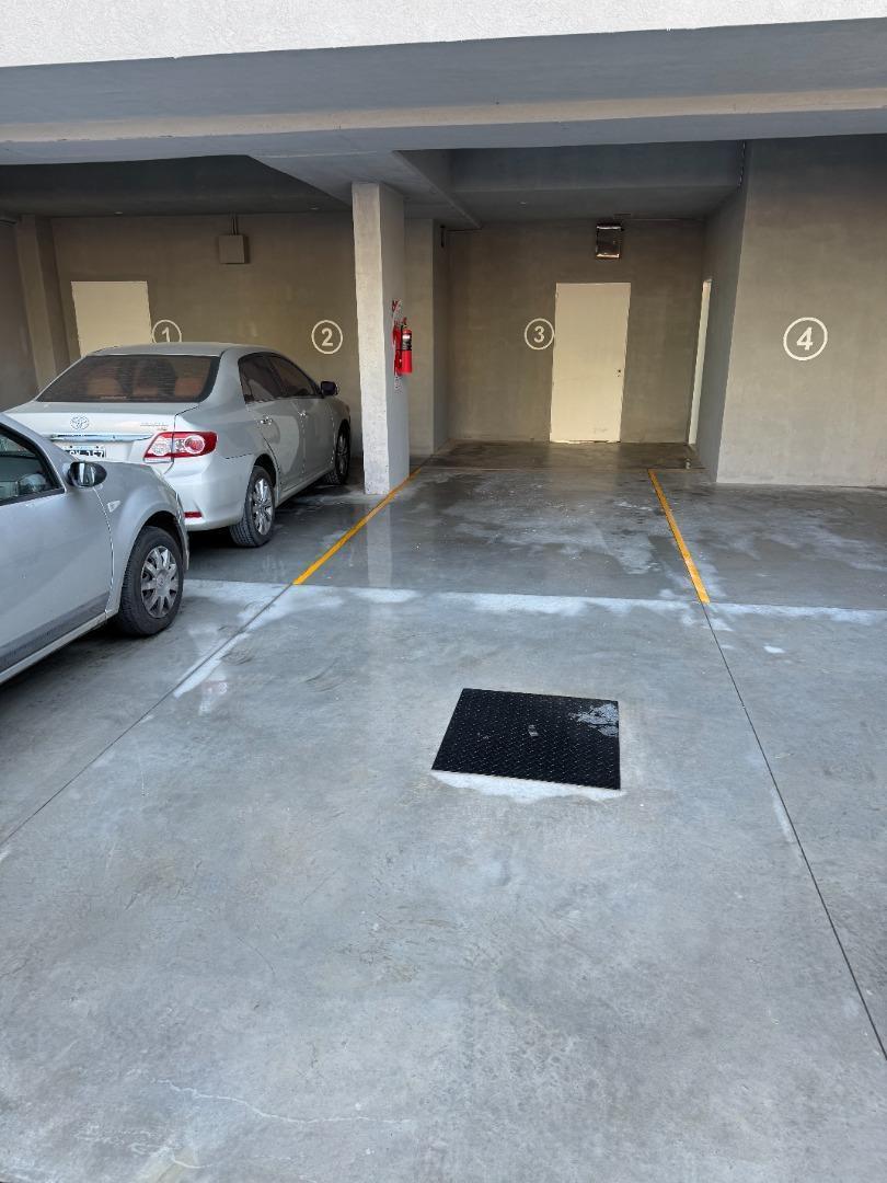 Foto de COCHERA CUBIERTA PARA DOS AUTOS, ESCALADA CENTRO., imagen 2