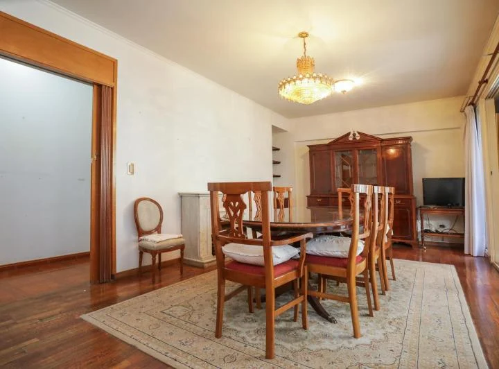Venta Piso de 4 Ambientes  con amplio balcón en la Mejor Zona de Caballito 2