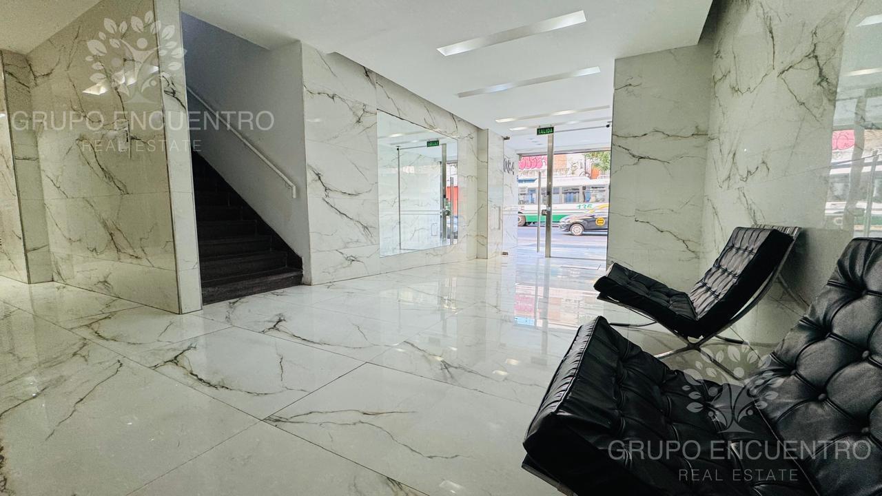 Departamento con balcón| Gran vista abierta| Inversión | Primera vivienda