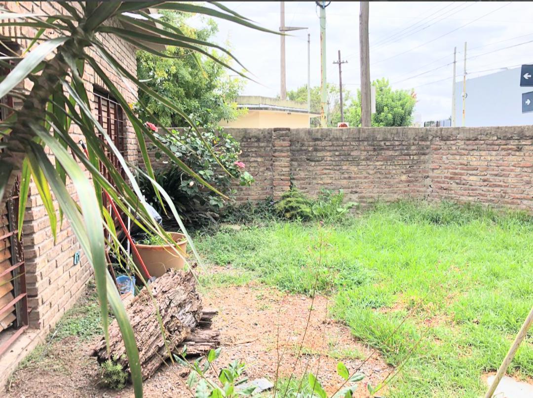 Casa 3 Ambientes con Parque y Cochera Berazategui 5