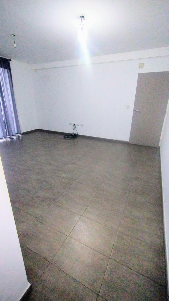 Departamento Dos Ambientes Al Frente con Balcón 3