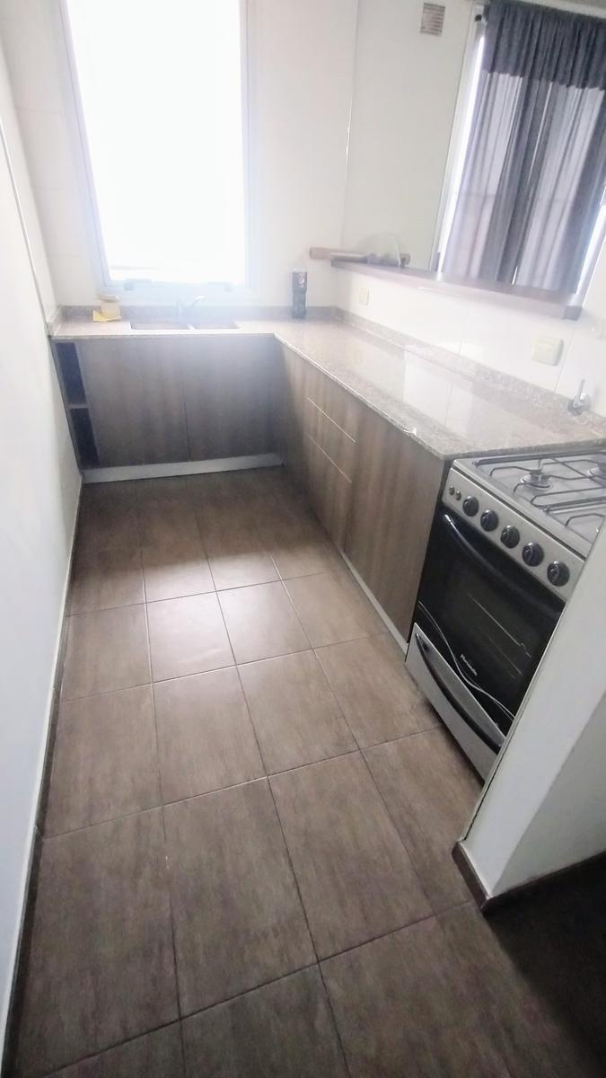 Departamento Dos Ambientes Al Frente con Balcón 5