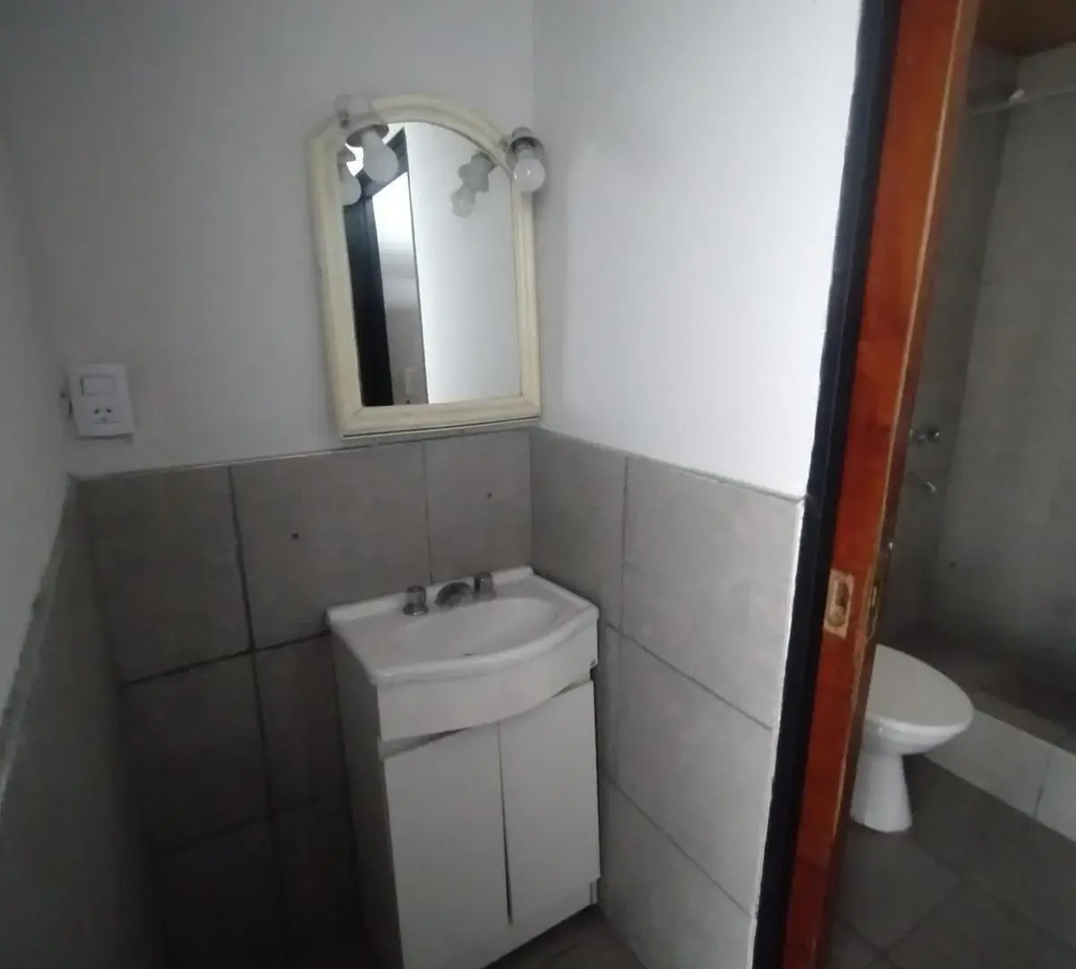 Complejo de 3 departamentos y una vivienda al frente Berazategui Oeste 4
