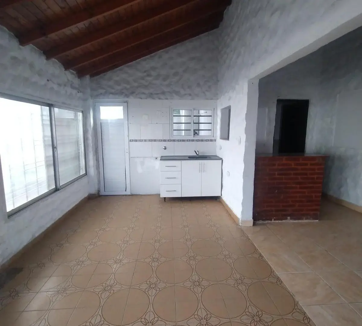 Complejo de 3 departamentos y una vivienda al frente Berazategui Oeste 5