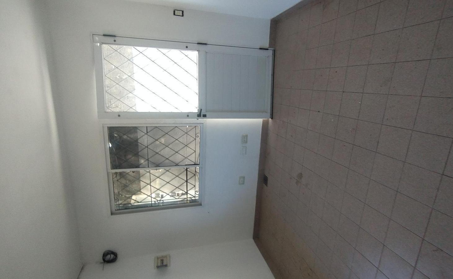Foto de Monoambiente al frente Ezpeleta Este, imagen 2