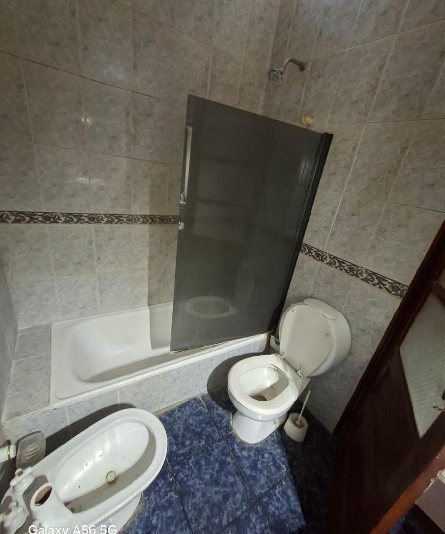 Foto de Casa 5 ambientes cochera Berazategui Centro para uso comercial /, imagen 2