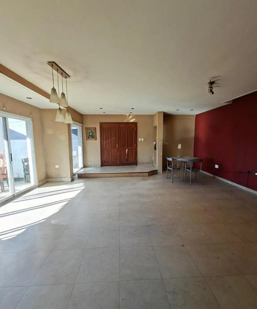 Casa 5 ambientes cochera Berazategui Centro para uso comercial / profesional o familiar 8