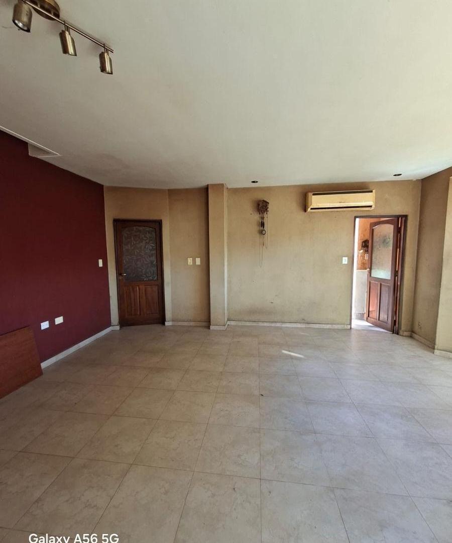 Foto de Casa 5 ambientes cochera Berazategui Centro para uso comercial /, imagen 1