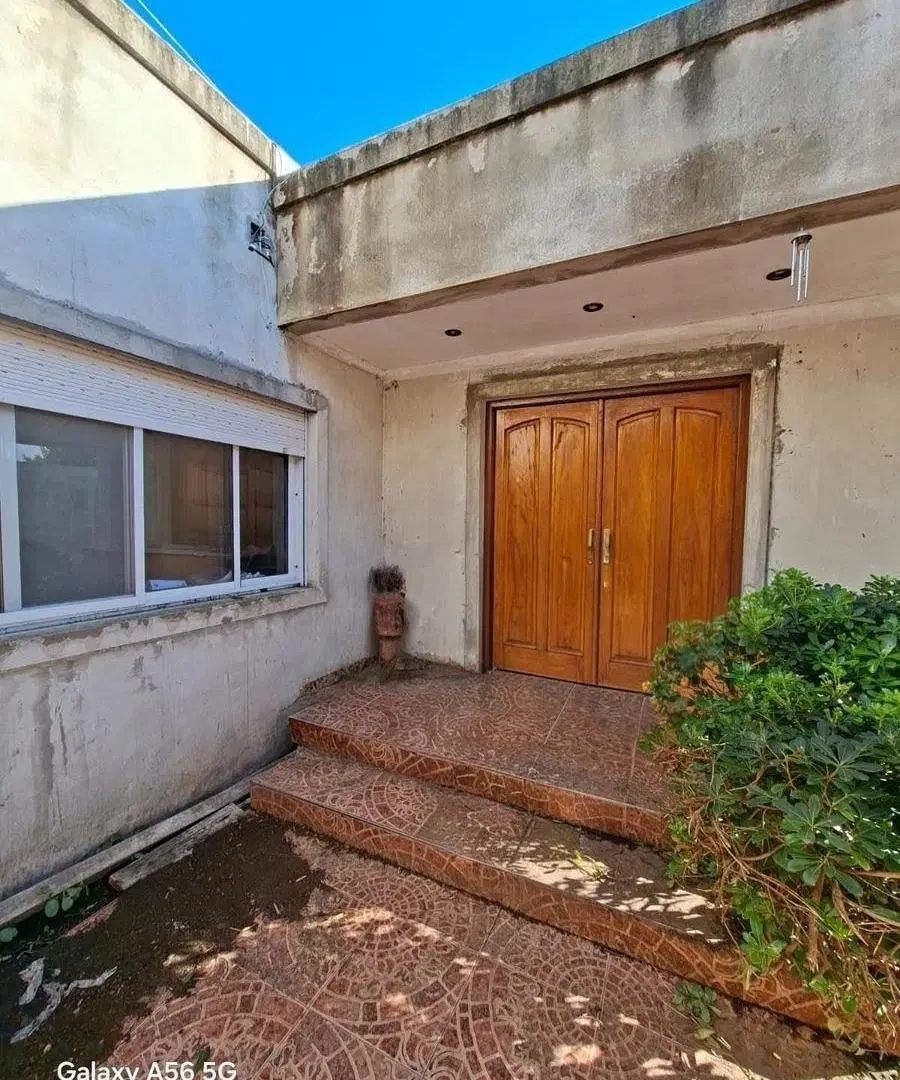 Casa 5 ambientes cochera Berazategui Centro para uso comercial / profesional o familiar 5
