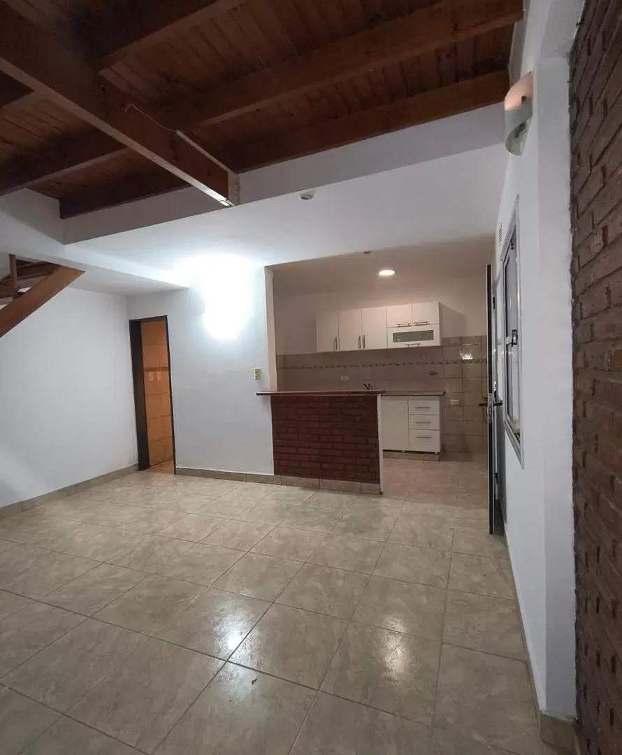 Duplex en dos plantas Berazategui Este conc cochera 2