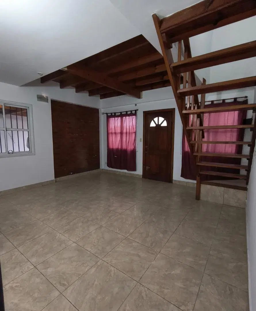 Duplex en dos plantas Berazategui Este conc cochera 5